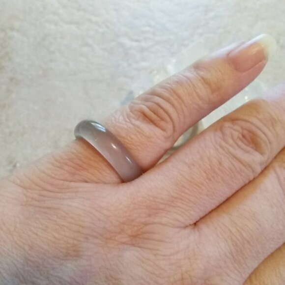 7.25 +7.5 ~ Sleek Pale Grey Agate Band - Durable! Smooth Stone Friendship Rings - Picture 5 of 8